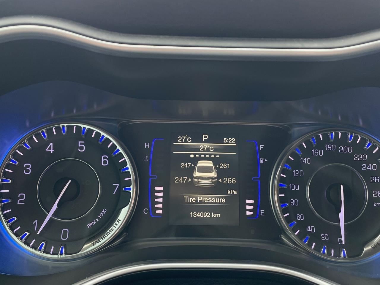 2016 Chrysler 200 Limited *BACKUP CAM, HEATED SEATS & STEERING* - Photo #12