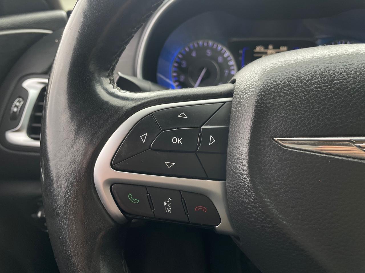 2016 Chrysler 200 Limited *BACKUP CAM, HEATED SEATS & STEERING* - Photo #13
