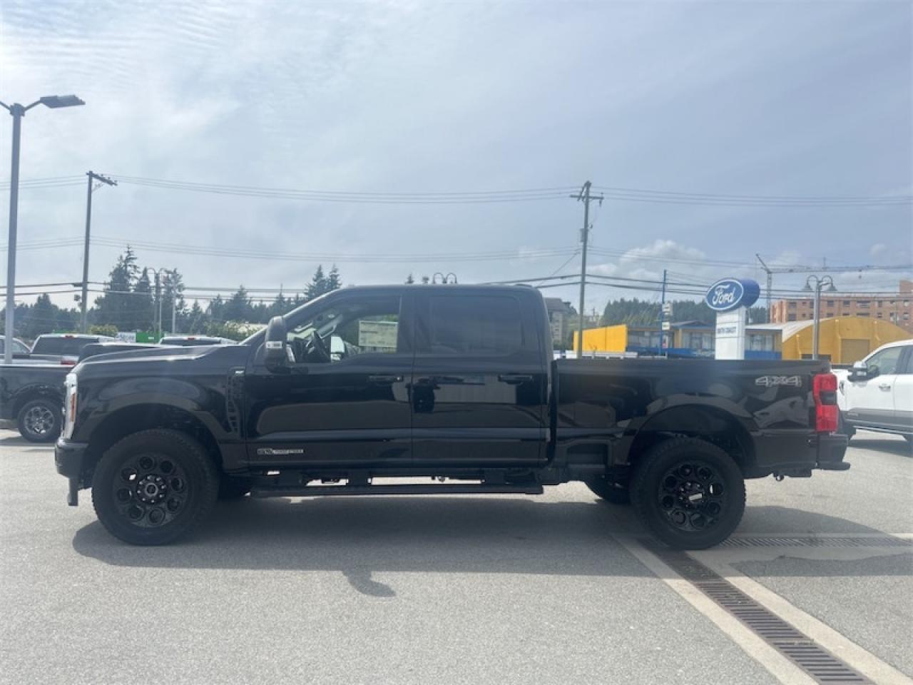 2025 Ford F-350 Super Duty XLT  - Diesel Engine Photo