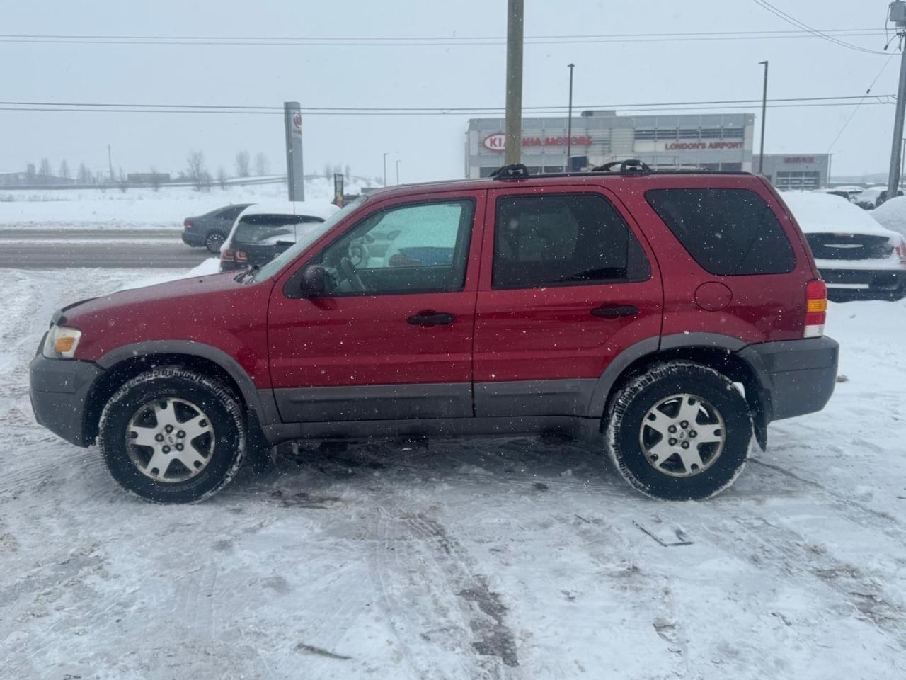 2005 Ford Escape XLT, 4WD, RUNS AND DRIVES, AS IS - Photo #2