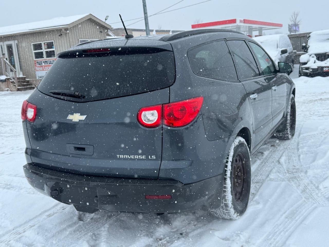 2011 Chevrolet Traverse LS, DRIVES GREAT, WINTER TIRES, AS IS SPECIAL - Photo #5