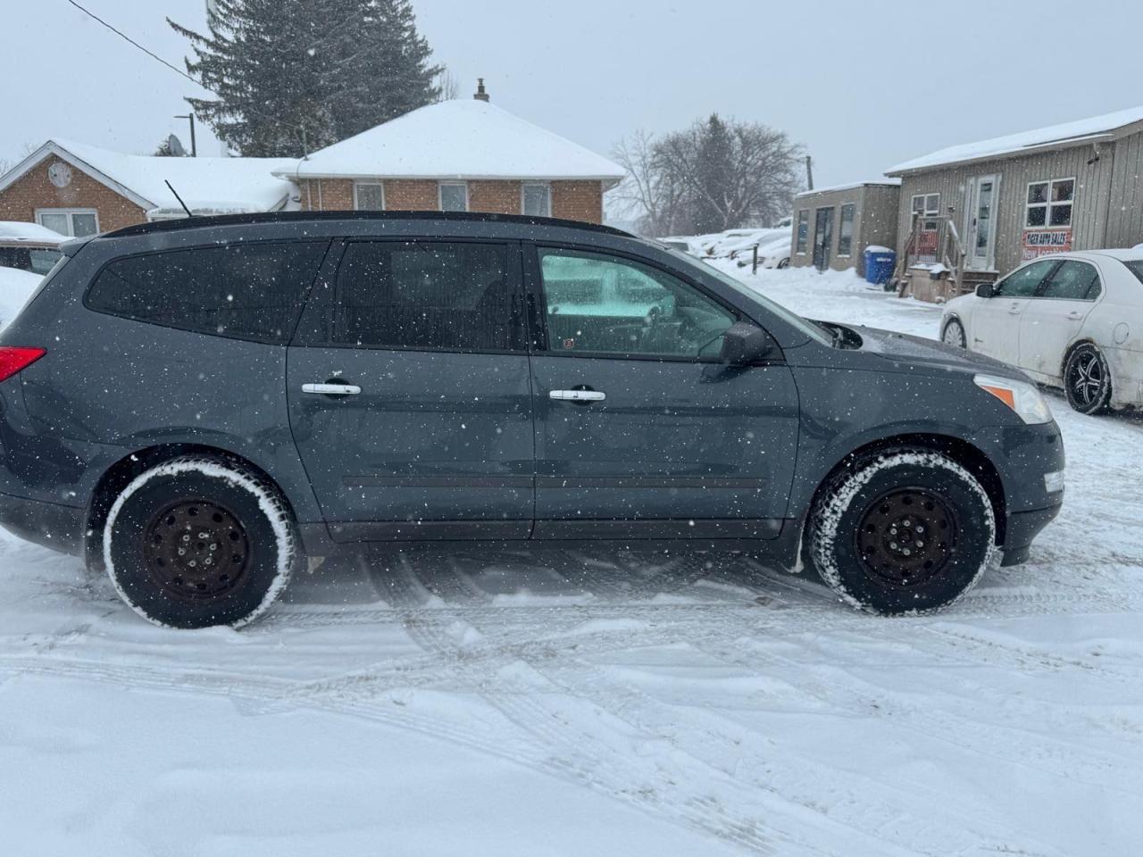 2011 Chevrolet Traverse LS, DRIVES GREAT, WINTER TIRES, AS IS SPECIAL - Photo #6