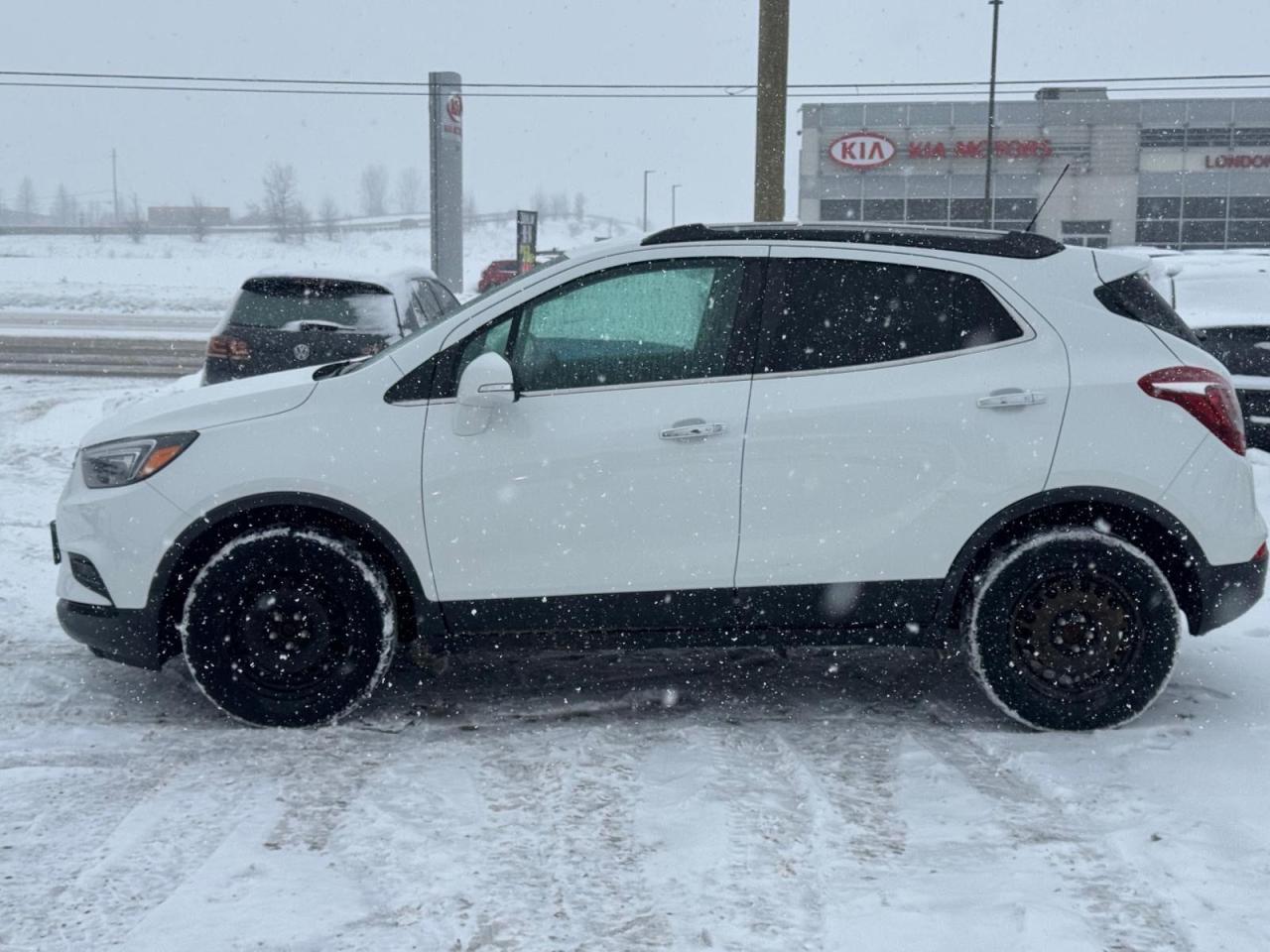 2017 Buick Encore PREFERRED, ONLY 138KMS, CLEAN CARFAX, CERTIFIED - Photo #2