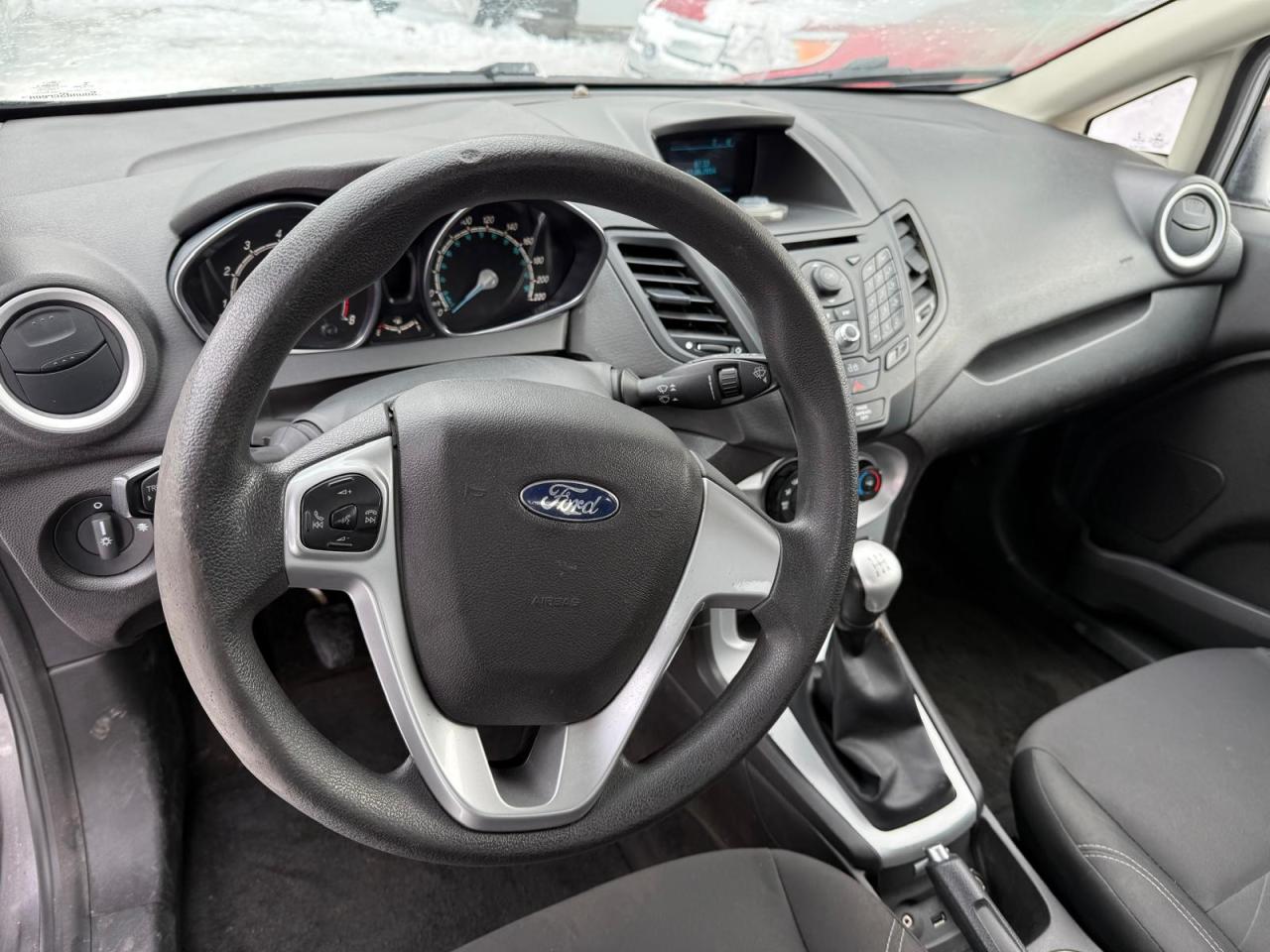 2014 Ford Fiesta  - Photo #9