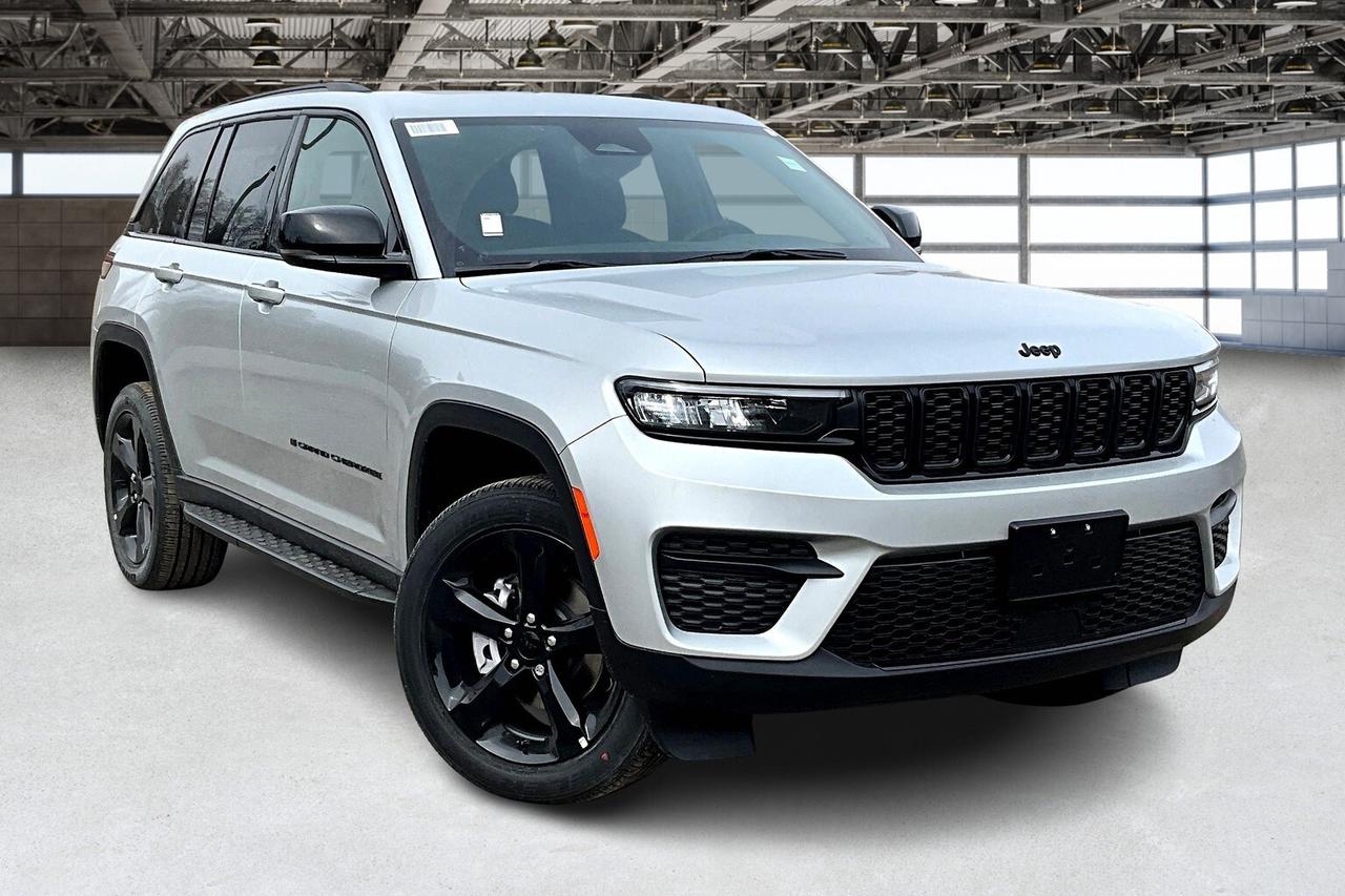 2025 Jeep Grand Cherokee ALTITUDE 4X4 | Leather | Power Sunroof | SideSteps Photo