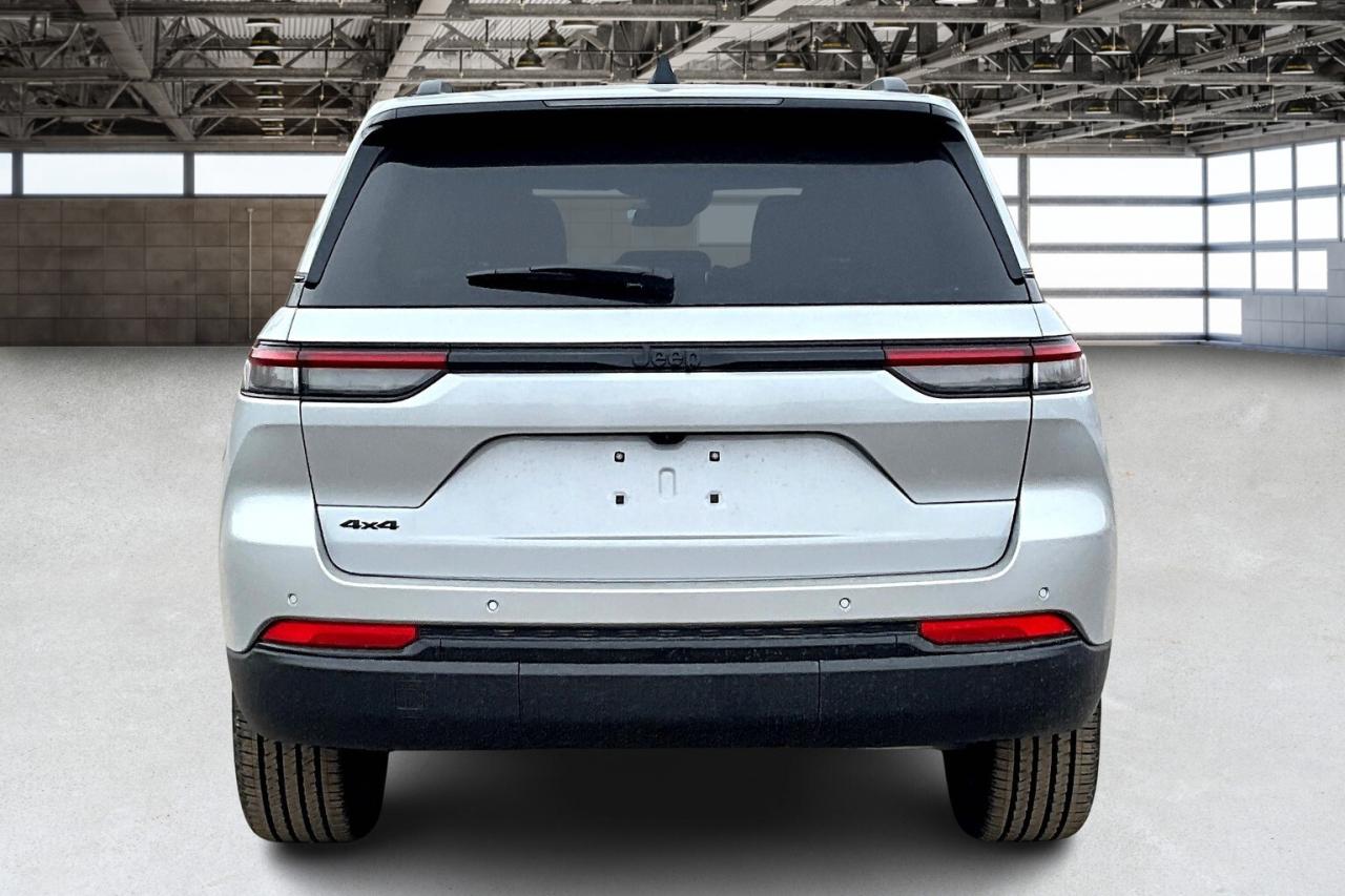 2025 Jeep Grand Cherokee ALTITUDE 4X4 | Leather | Power Sunroof | SideSteps Photo3