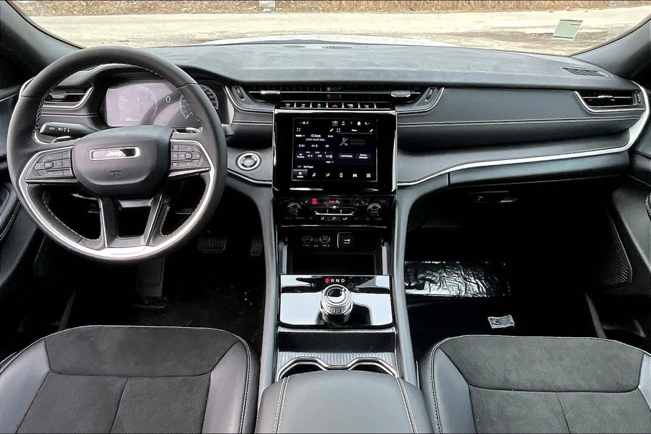 2025 Jeep Grand Cherokee ALTITUDE 4X4 | Leather | Power Sunroof | SideSteps Photo