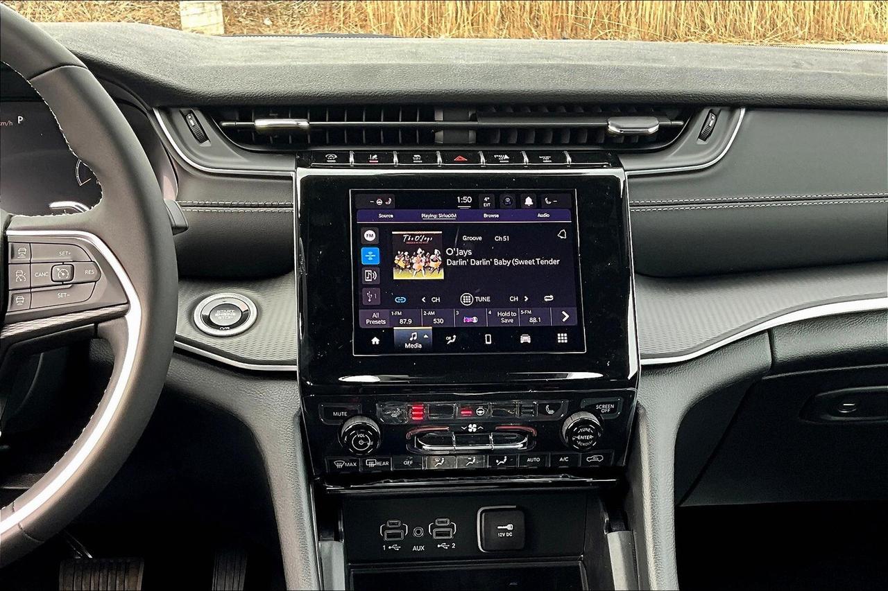 2025 Jeep Grand Cherokee ALTITUDE 4X4 | Leather | Power Sunroof | SideSteps Photo