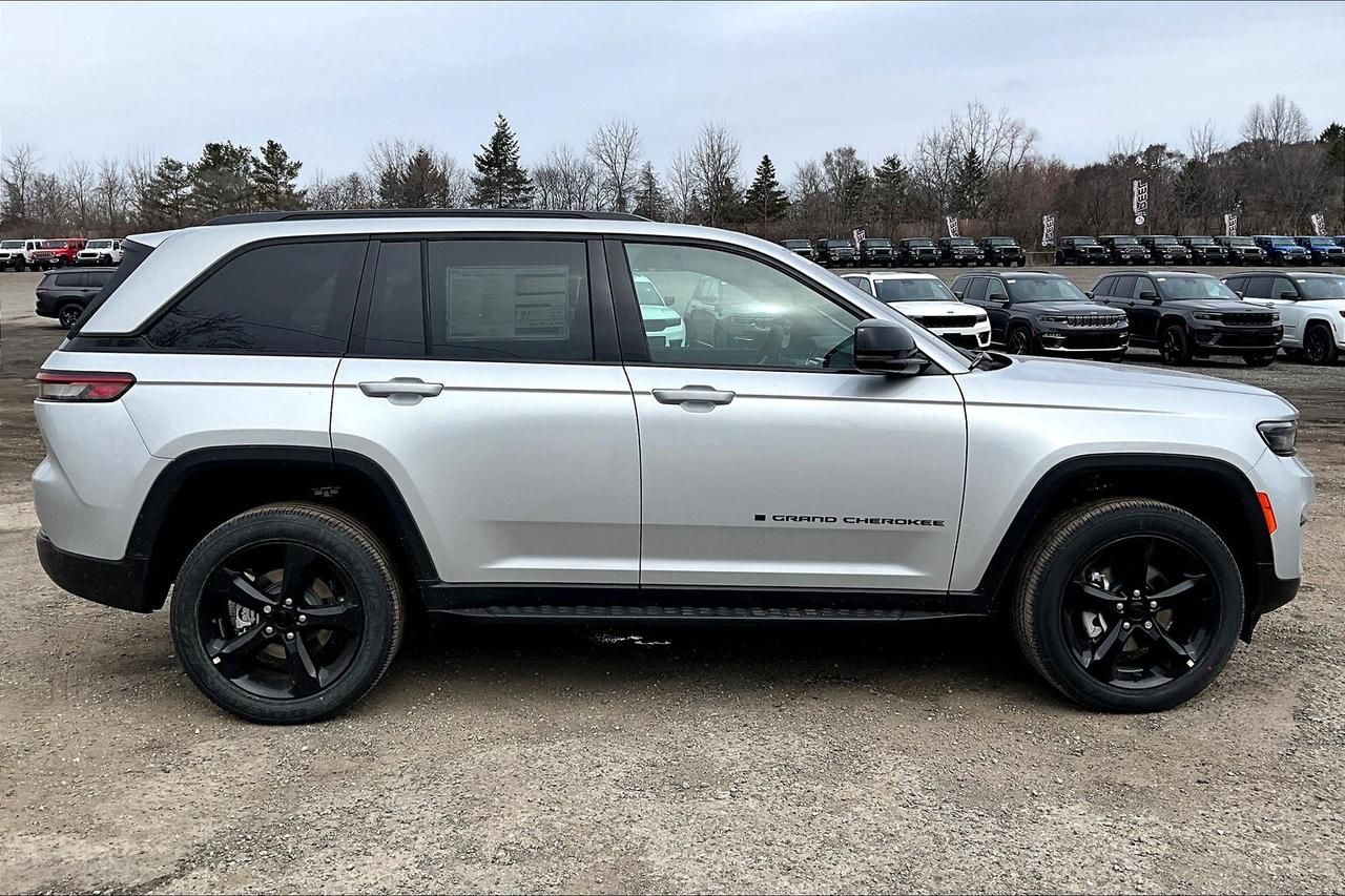 2025 Jeep Grand Cherokee ALTITUDE 4X4 | Leather | Power Sunroof | SideSteps Photo
