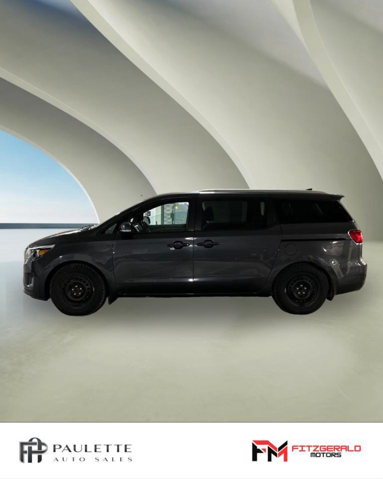 2018 Kia Sedona LX+ FWD - Photo #2