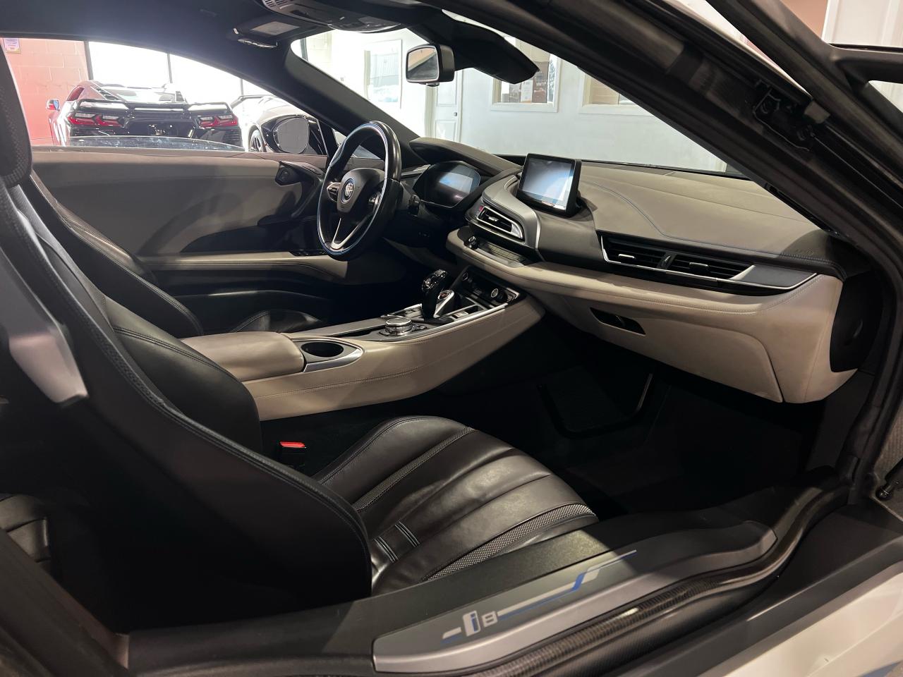2014 BMW i8  - Photo #20