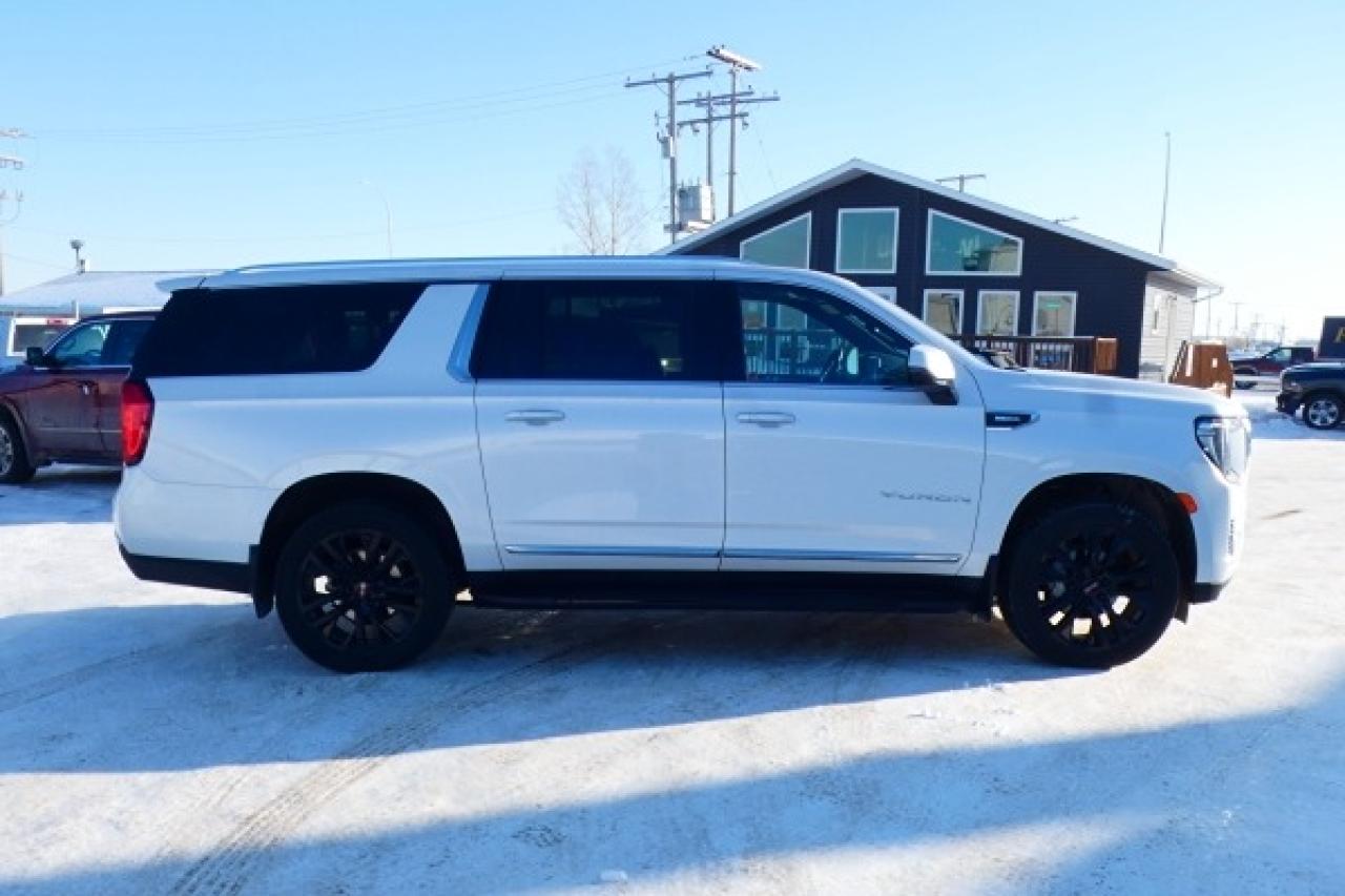 2023 GMC Yukon XL SLT 3.0L DURA DSL 4WD w/H&C L, pano S/R, NAV, BUC - Photo #5