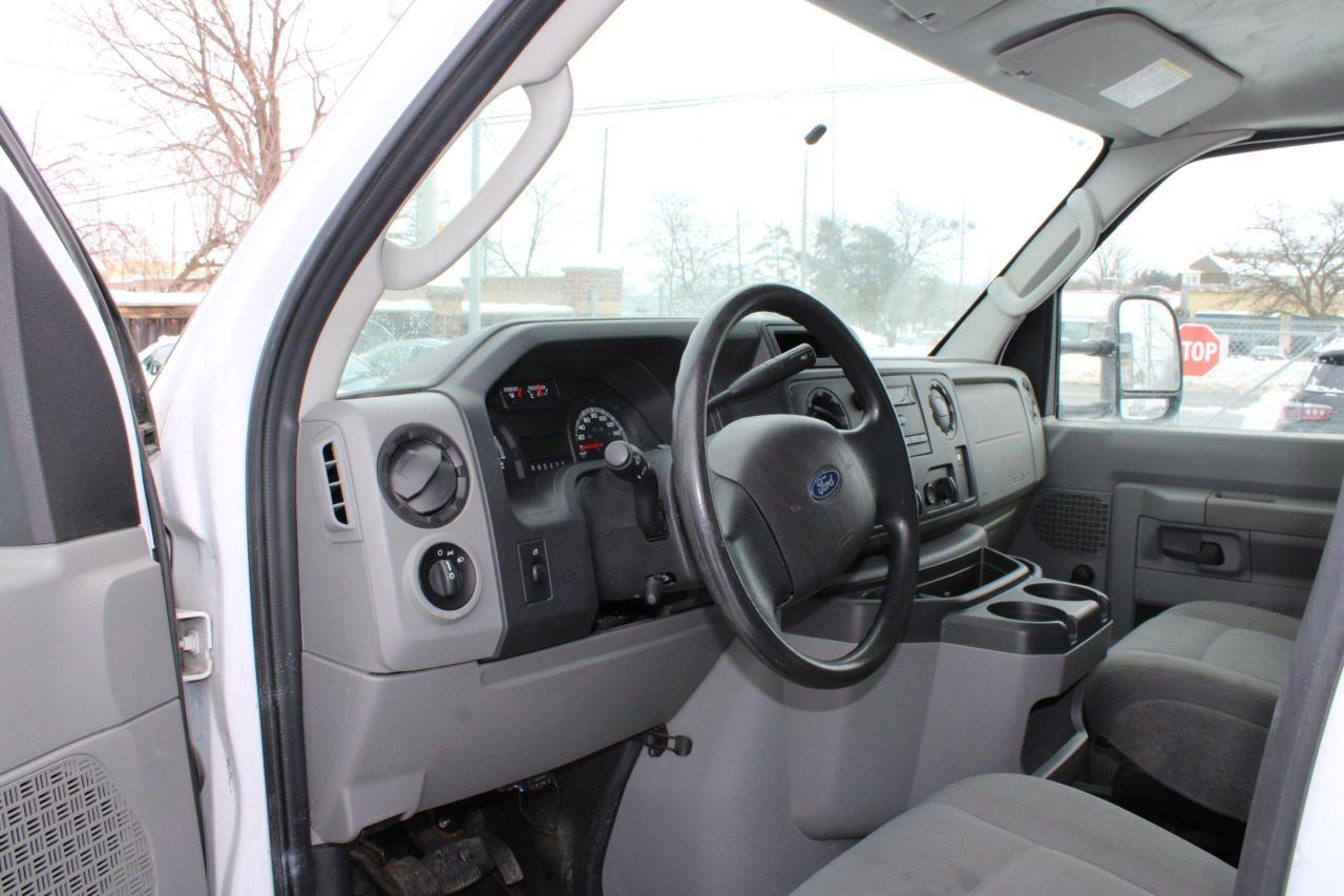 2019 Ford E-Series Cutaway E-450 DRW 158" WB - Photo #9
