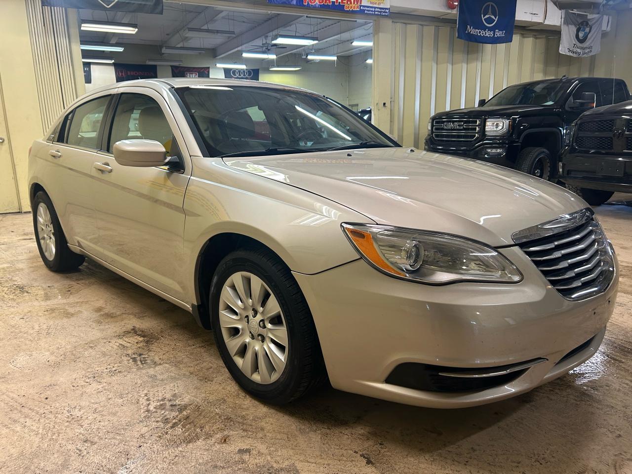2013 Chrysler 200 LX - Photo #6