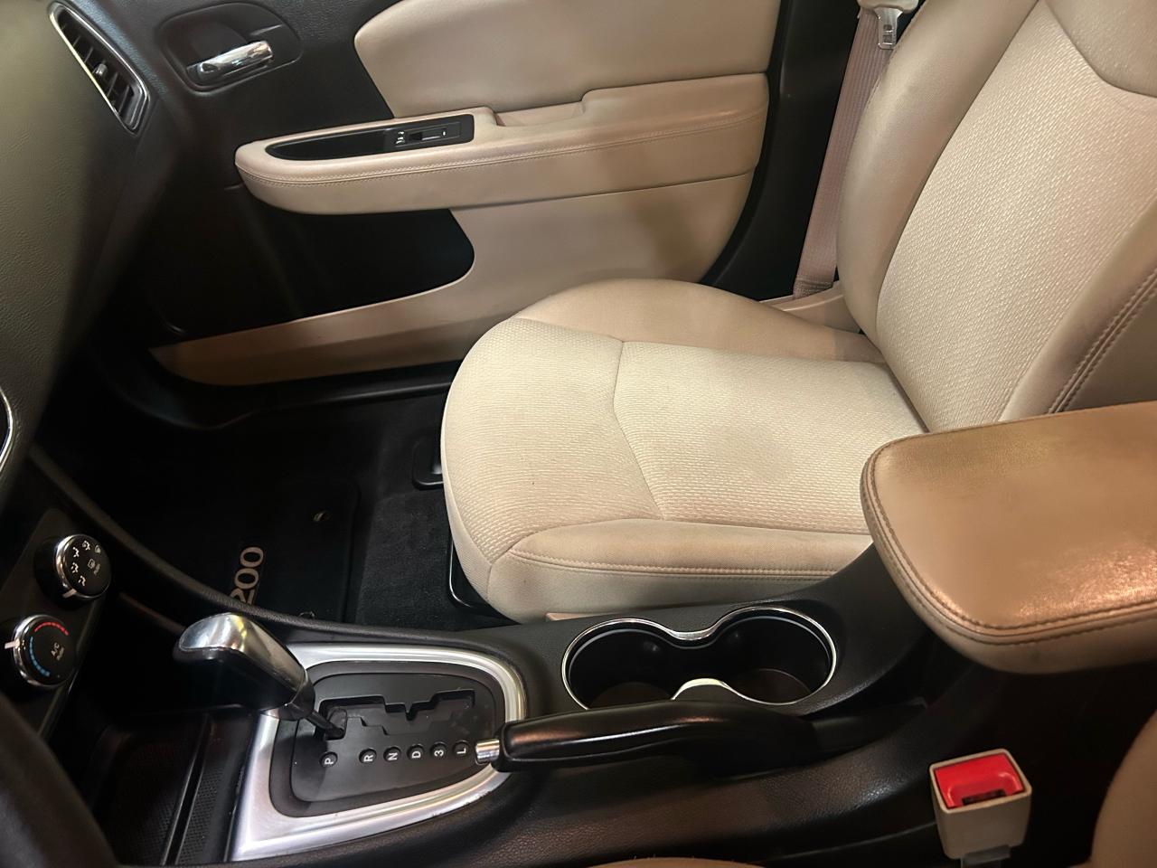 2013 Chrysler 200 LX - Photo #12