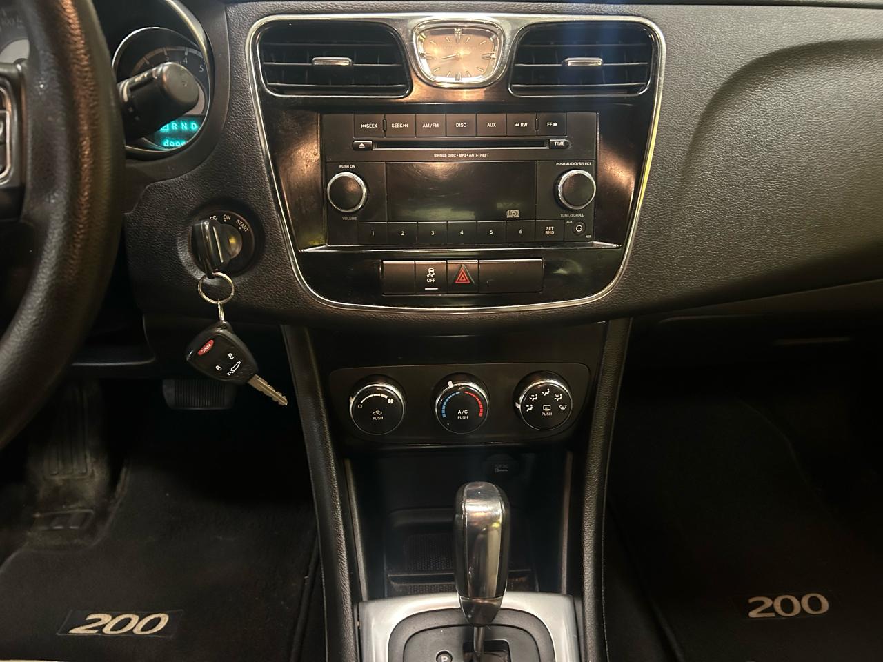 2013 Chrysler 200 LX - Photo #11