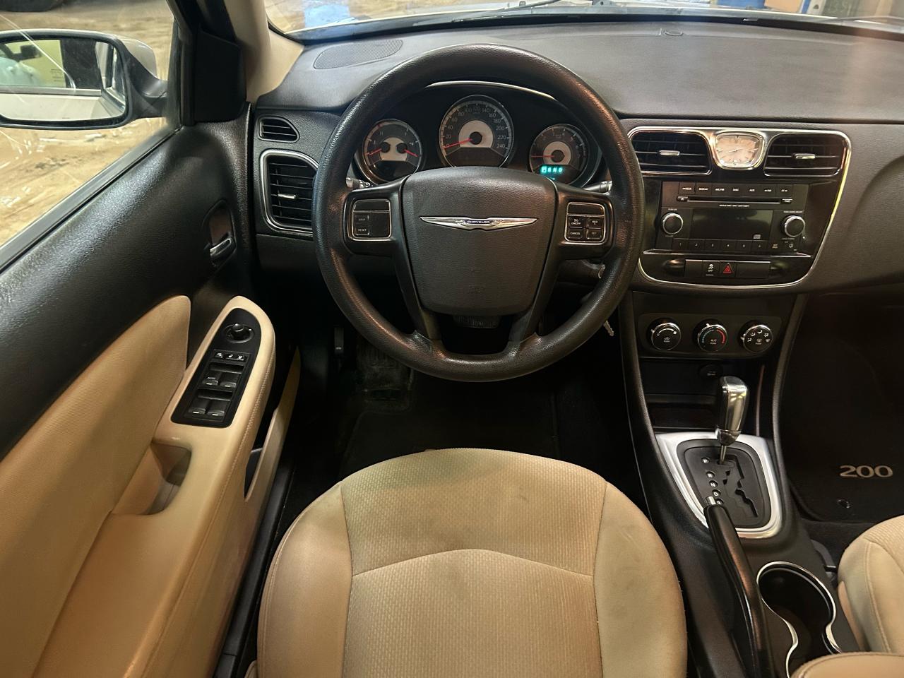 2013 Chrysler 200 LX - Photo #15