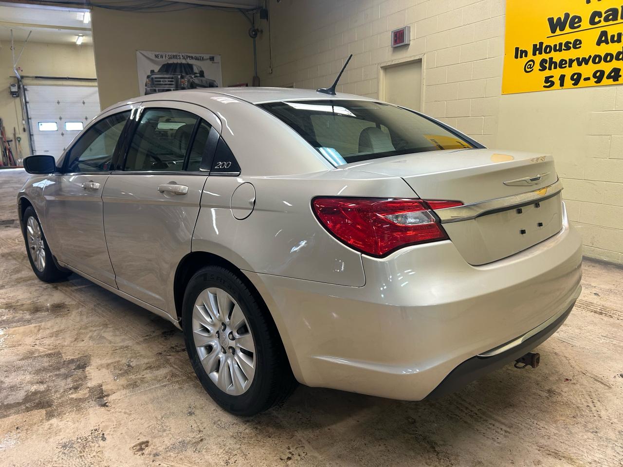 2013 Chrysler 200 LX - Photo #4