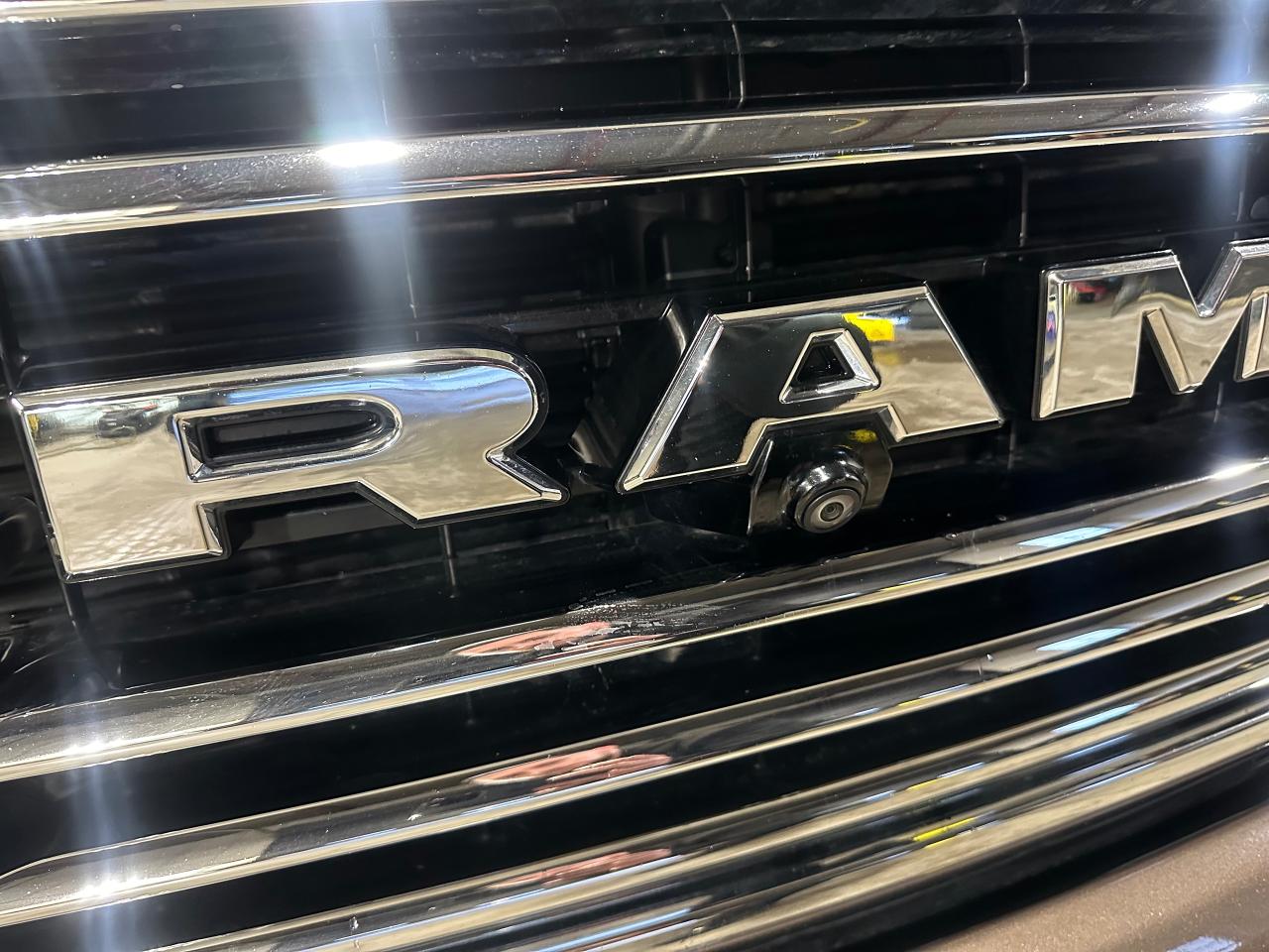 2020 RAM 1500 Longhorn 4x4 Crew Cab 5'7" Box Photo3