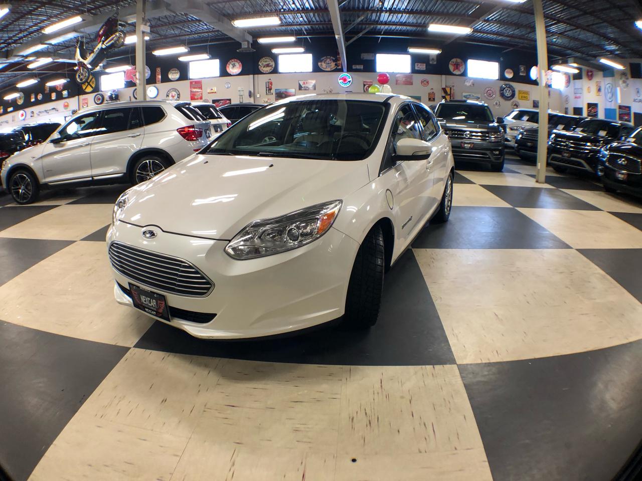 2016 Ford Focus ELECTRIC LEATHER NAVI A/CARPLAY P/START CAMERA Photo2