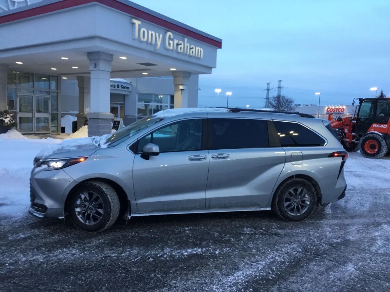 Used 2024 Toyota Sienna LE 8-Passenger for sale in Ottawa, ON