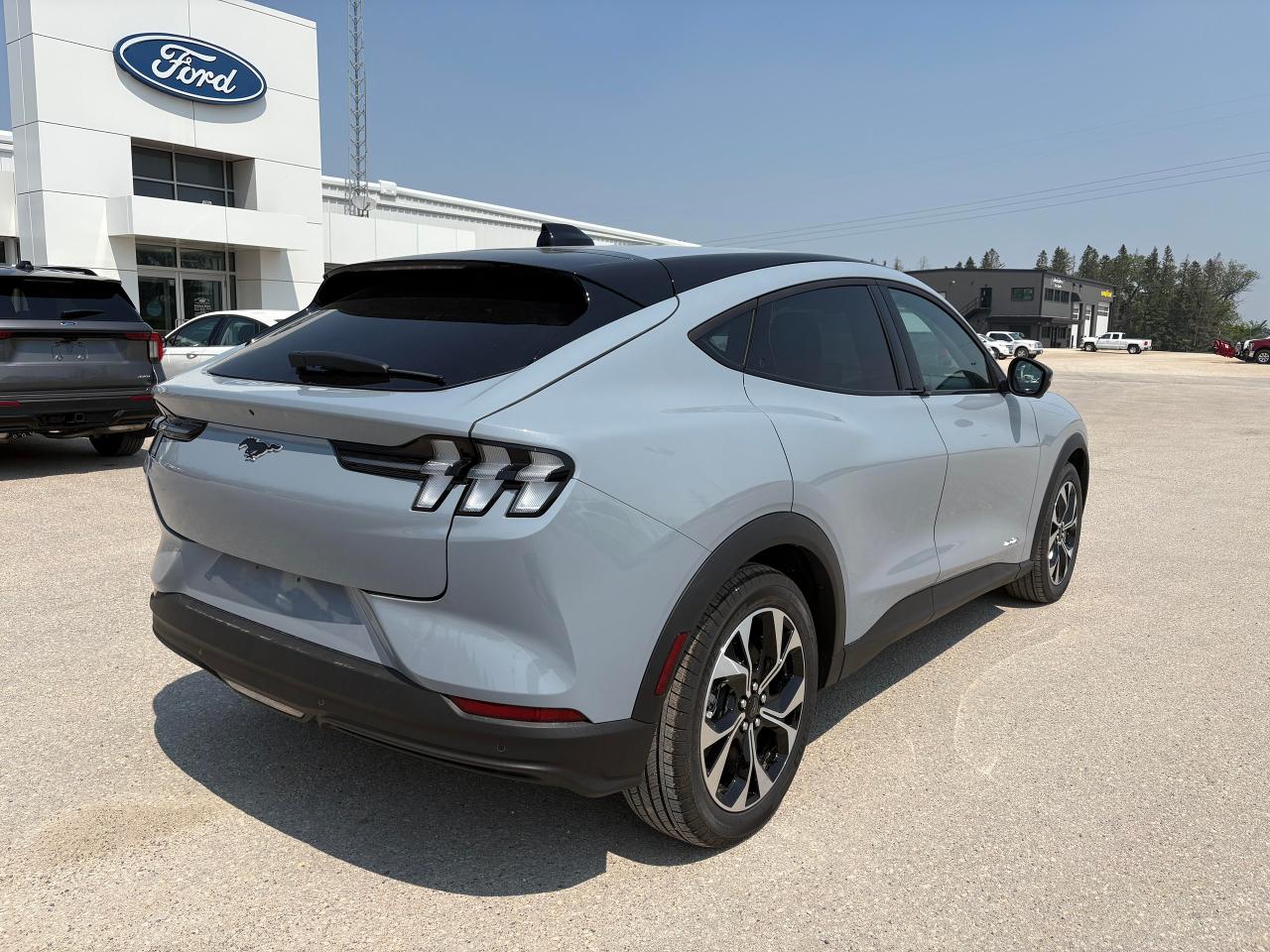 2025 Ford Mustang Mach-E Select AWD Photo4