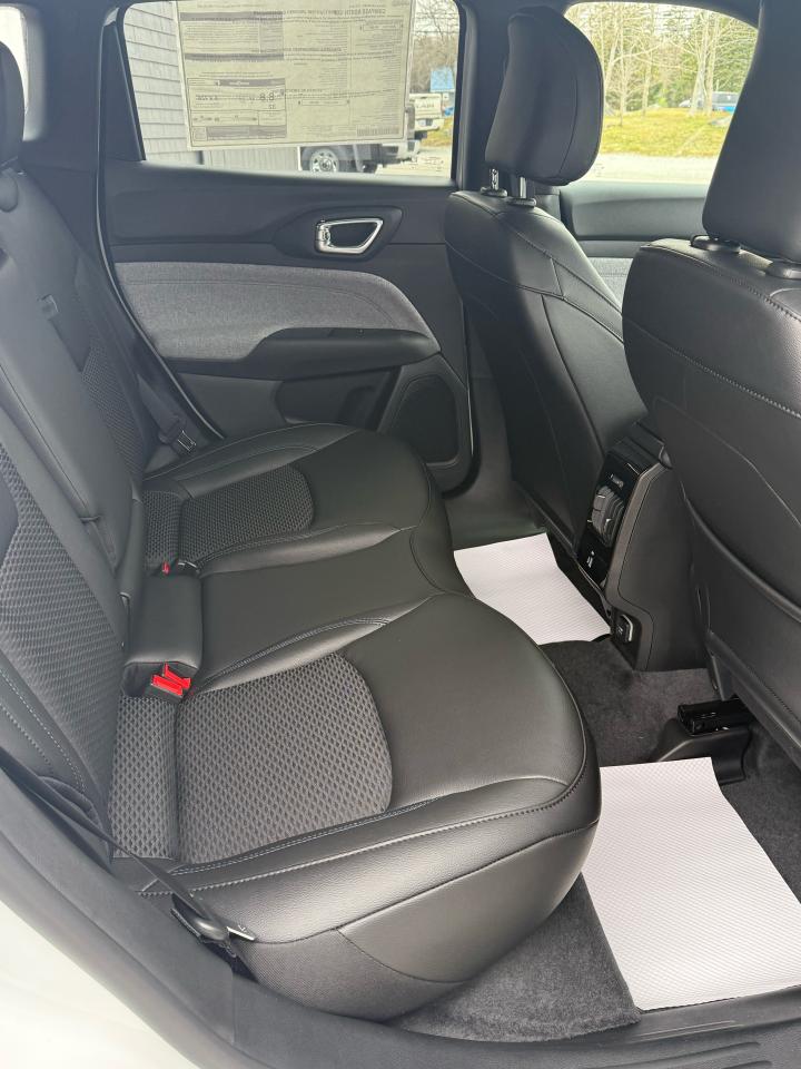 2025 Jeep Compass NORTH 4X4 Photo42