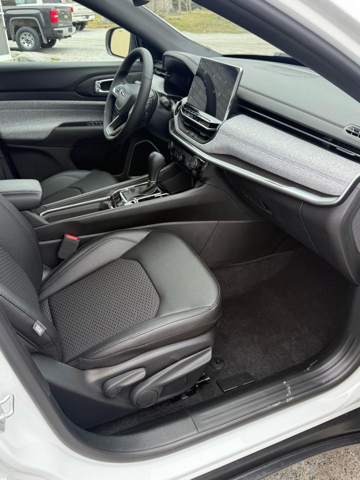 2025 Jeep Compass NORTH 4X4 Photo18