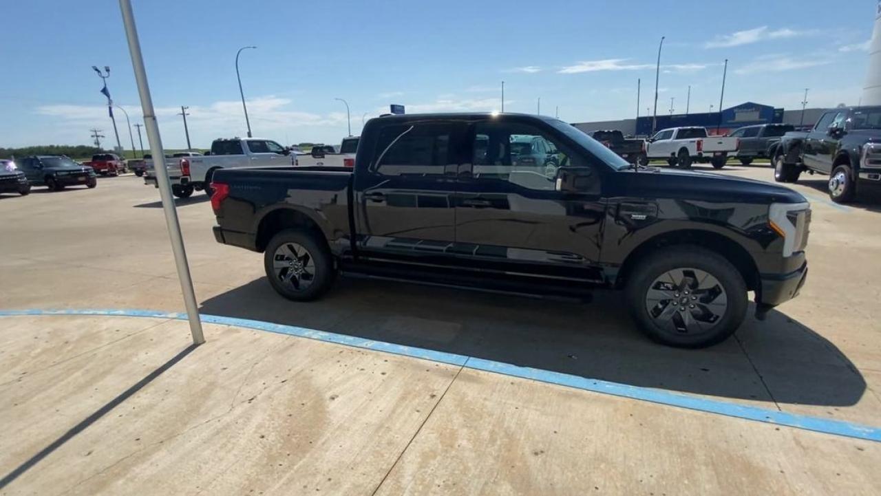 2023 Ford F-150 Lightning LARIAT 4WD SuperCrew 5.5' Box Photo