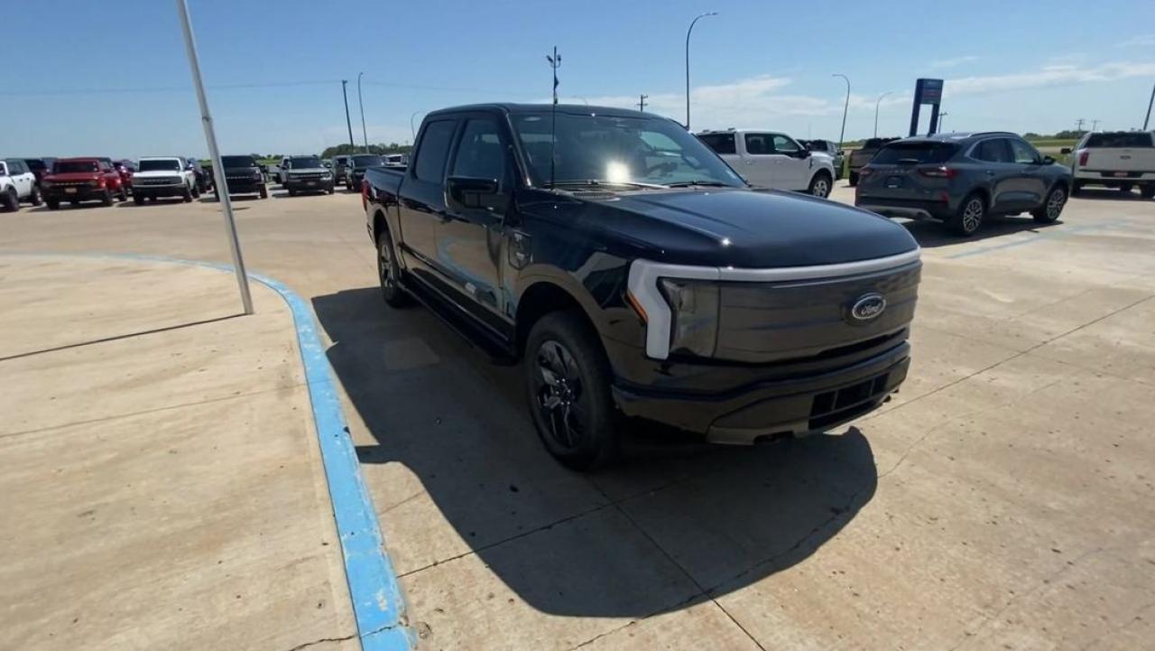 2023 Ford F-150 Lightning LARIAT 4WD SuperCrew 5.5' Box Photo2