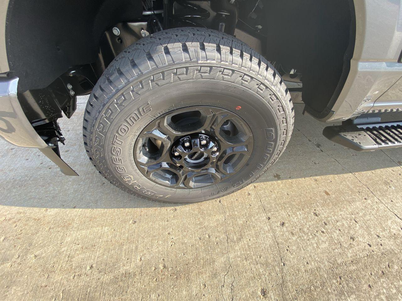 2024 Ford F-350 Super Duty SRW XLT 4WD CREW CAB 6.75' BOX Photo5