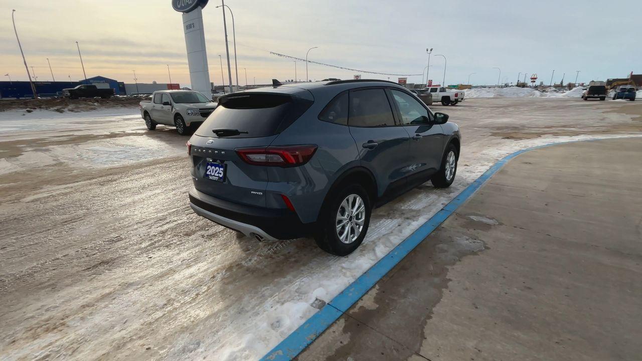 2025 Ford Escape Active AWD Photo5