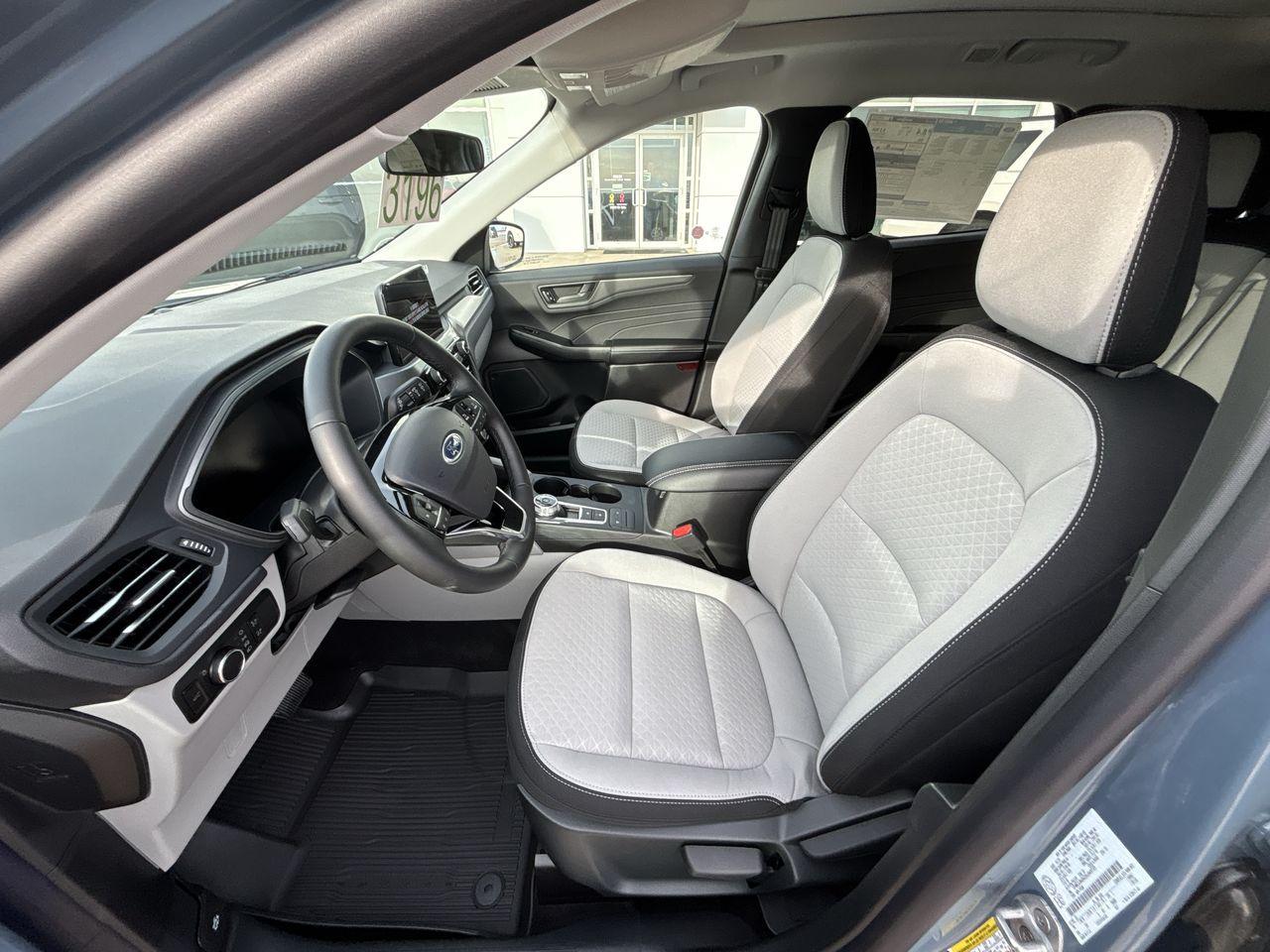 2025 Ford Escape Active AWD Photo5