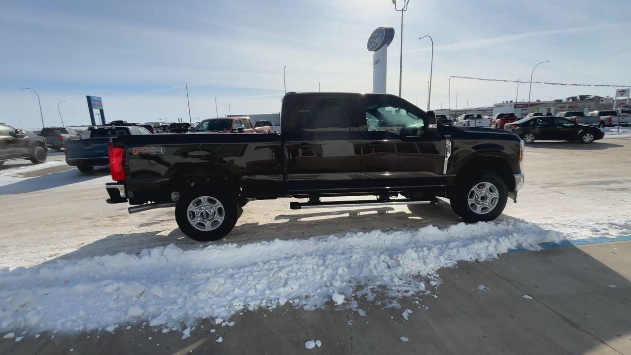 2025 Ford F-350 Super Duty SRW XLT 4WD CREW CAB 6.75' BOX Photo5