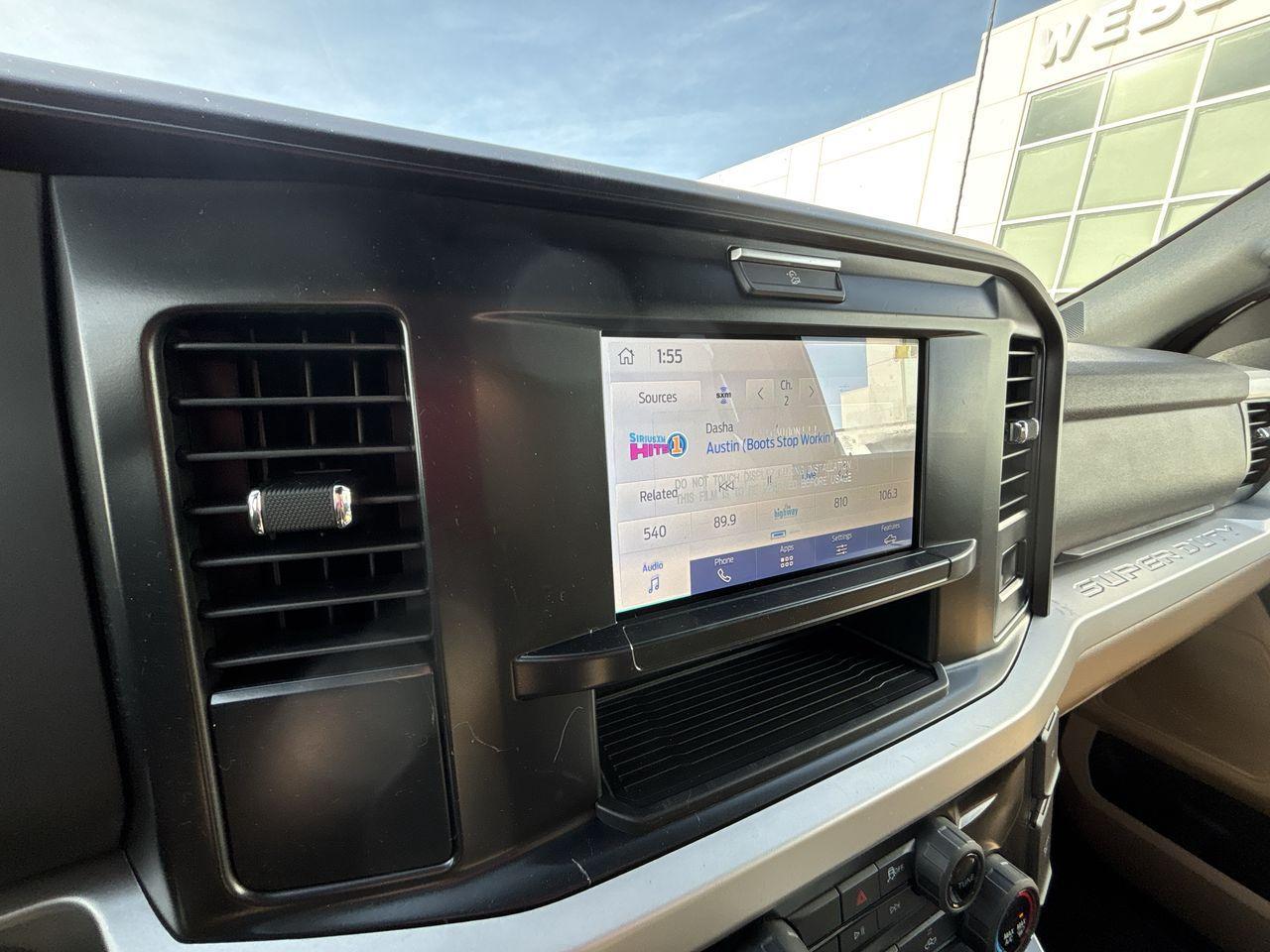 2025 Ford F-350 Super Duty SRW XLT 4WD CREW CAB 6.75' BOX Photo5