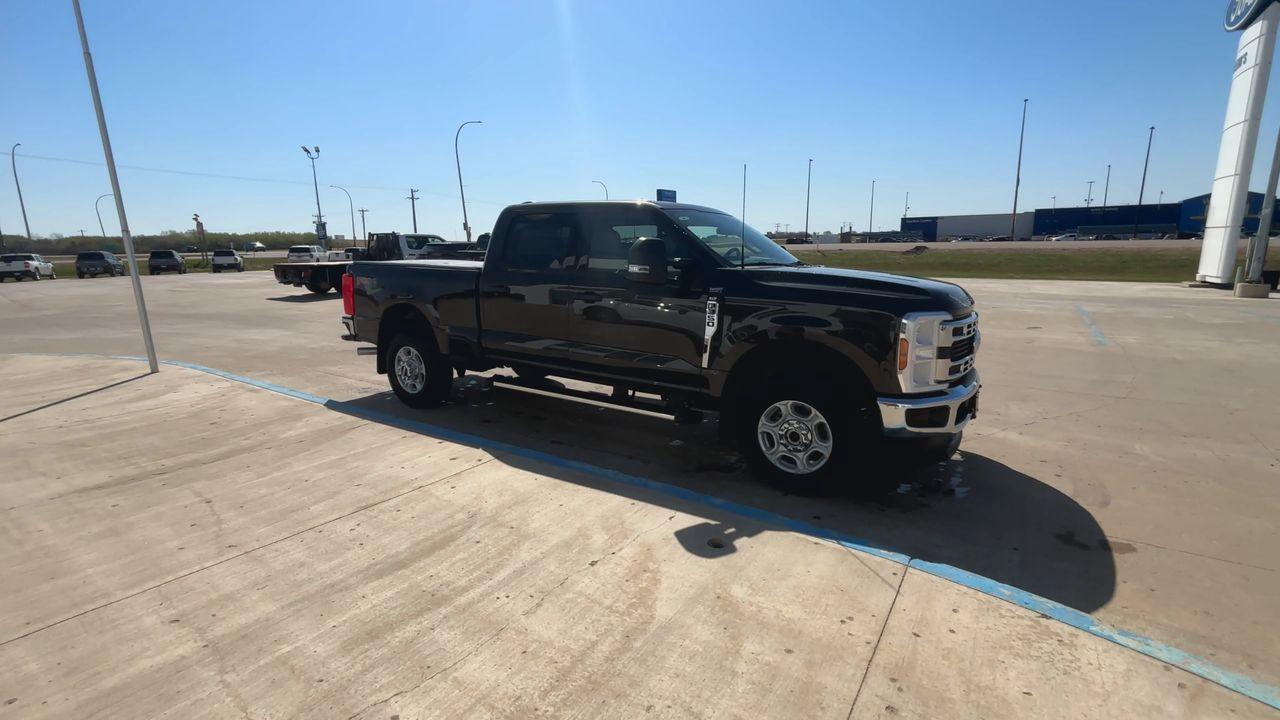 2025 Ford F-350 Super Duty SRW XLT 4WD CREW CAB 6.75' BOX Photo1