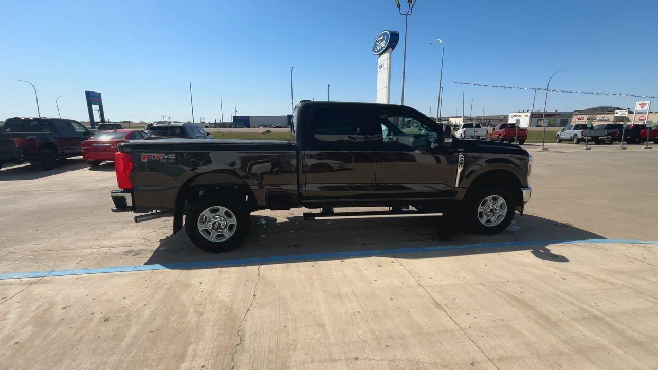 2025 Ford F-350 Super Duty SRW XLT 4WD CREW CAB 6.75' BOX Photo5