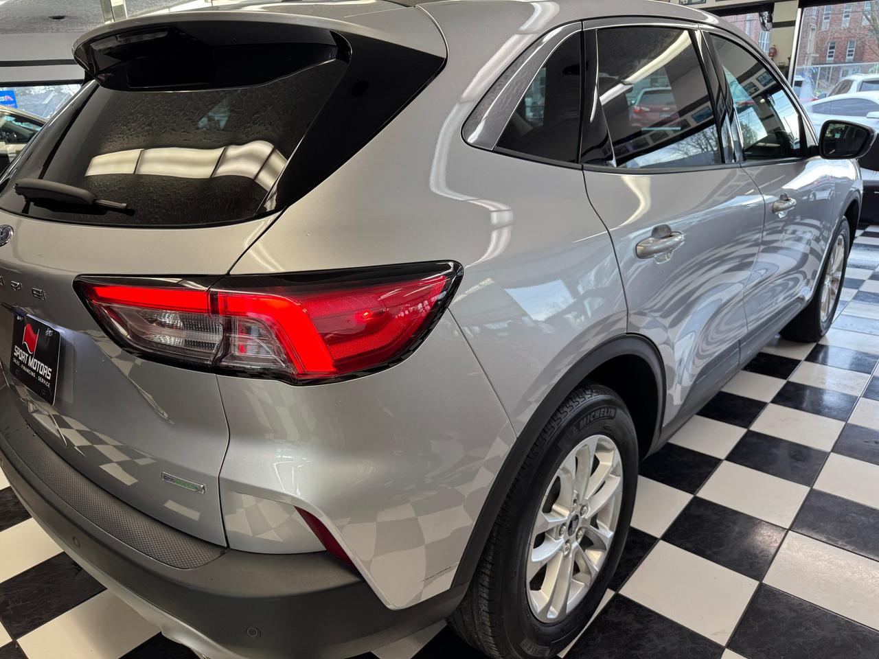 2020 Ford Escape SE+New Tires+ApplePlay+LaneDeparture+CLEANC CARFAX Photo