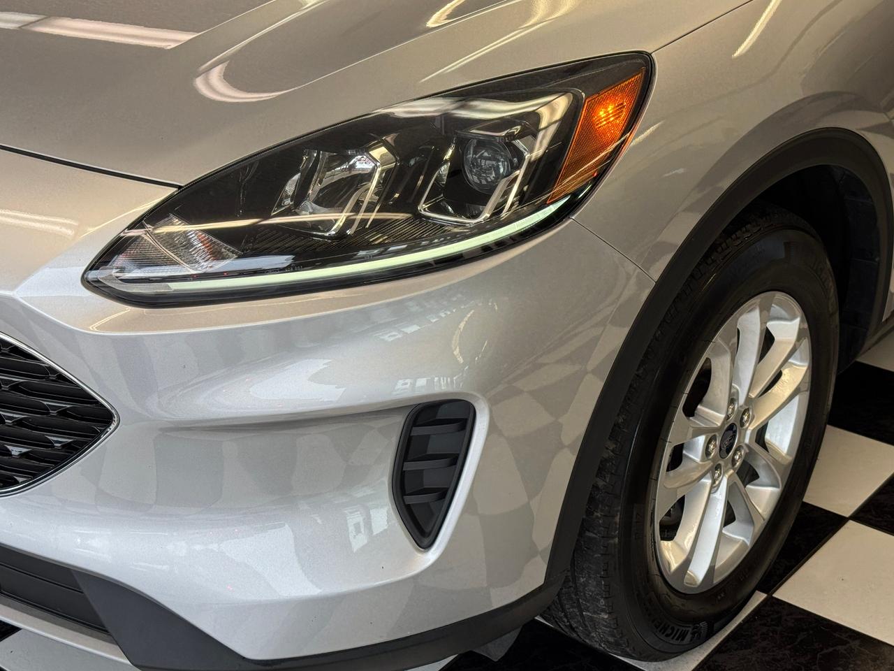 2020 Ford Escape SE+New Tires+ApplePlay+LaneDeparture+CLEANC CARFAX Photo