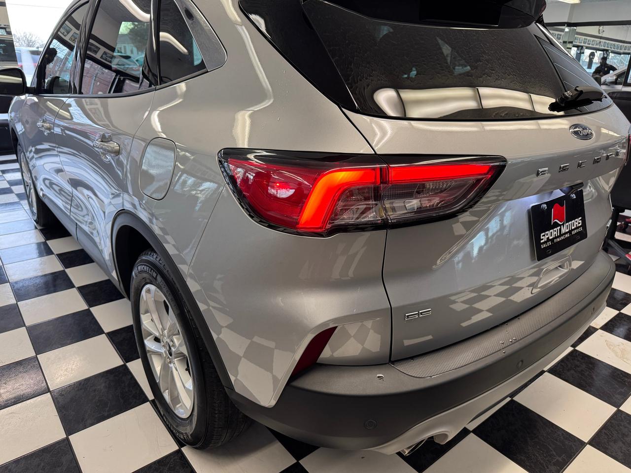 2020 Ford Escape SE+New Tires+ApplePlay+LaneDeparture+CLEANC CARFAX Photo