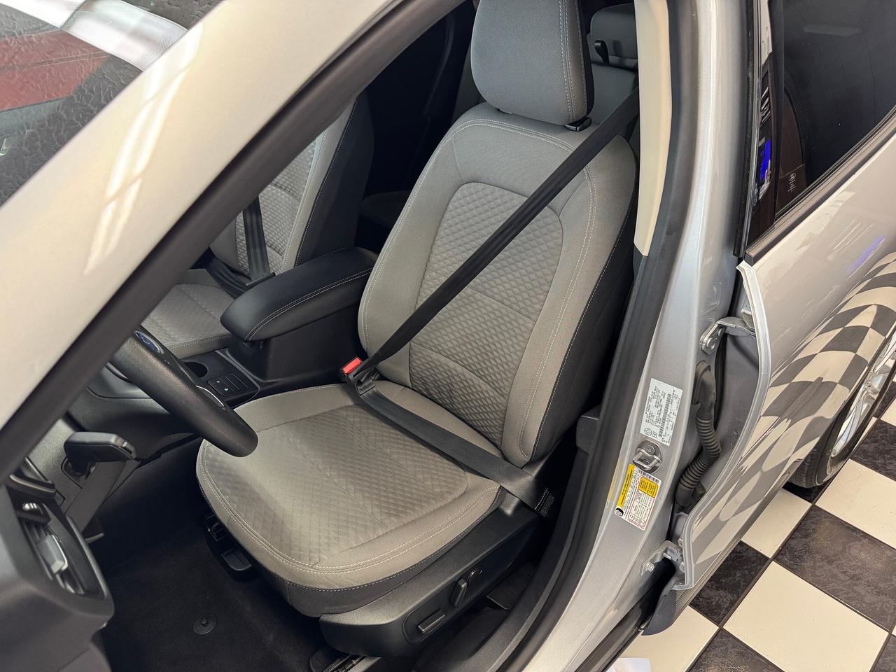 2020 Ford Escape SE+New Tires+ApplePlay+LaneDeparture+CLEANC CARFAX Photo