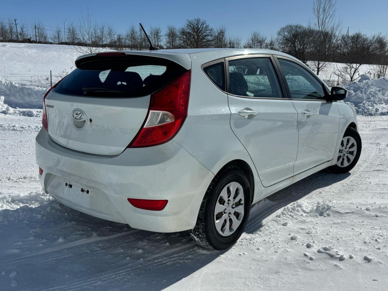 2015 Hyundai Accent GL | HTD SEATS | BLUETOOTH | CLEAN CARFAX Photo4