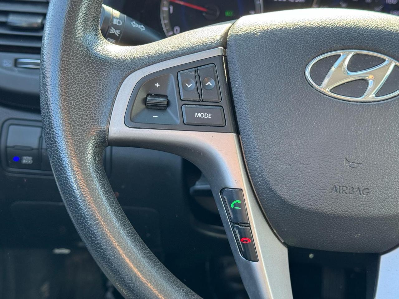 2015 Hyundai Accent GL | HTD SEATS | BLUETOOTH | CLEAN CARFAX Photo13