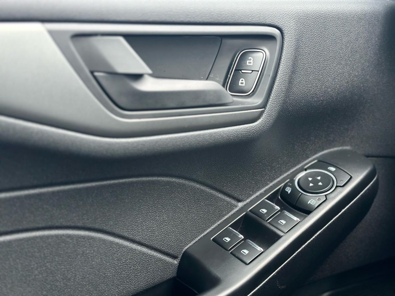 2025 Ford Escape Active AWD Photo5
