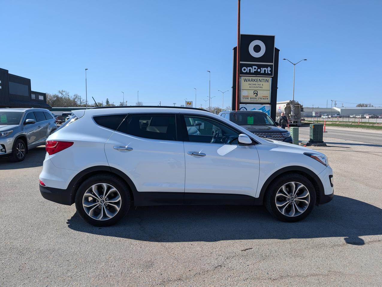 2014 Hyundai Santa Fe Sport SE | Manitoba Owned | Leather | Heated Steering - Photo #3