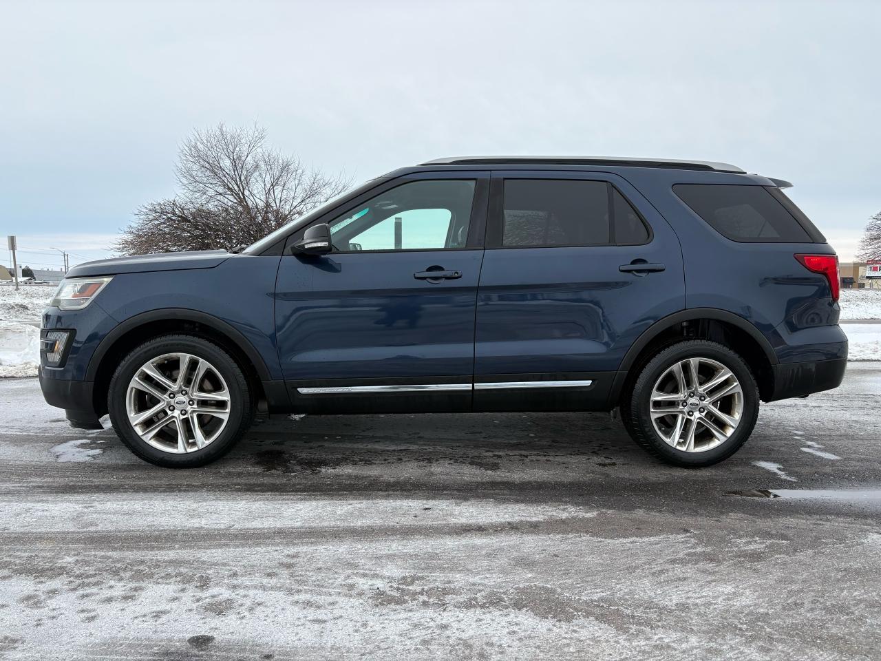 2016 Ford Explorer XLT - Photo #2