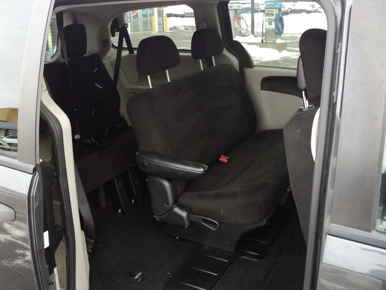 2012 Dodge Grand Caravan SE 4Door 7Seater 3.6L6cyl - Photo #15