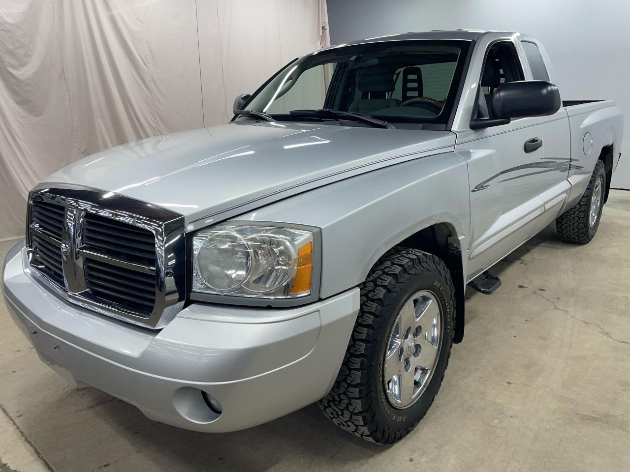 2005 Dodge Dakota SLT Photo3