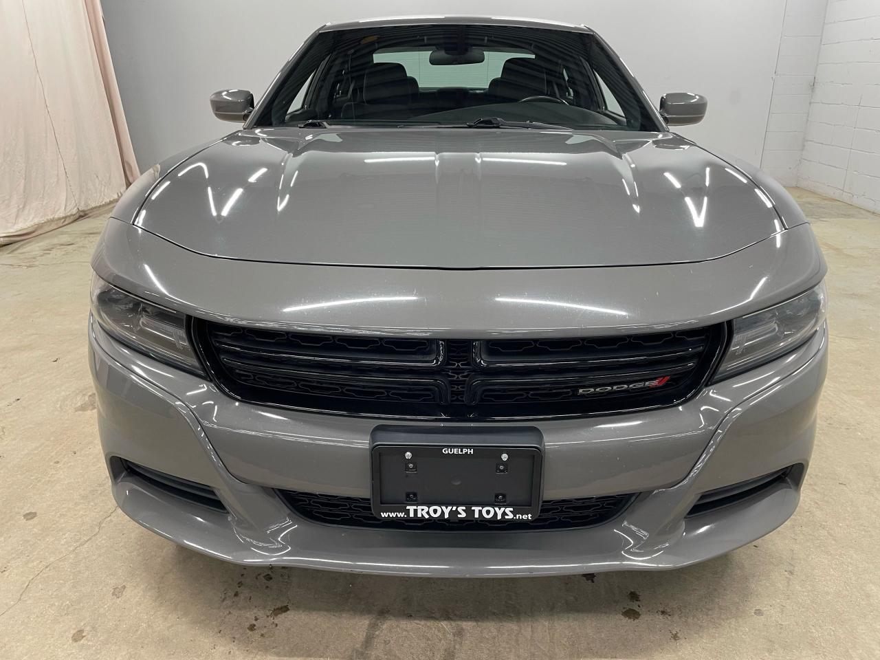 2019 Dodge Charger SXT Photo2