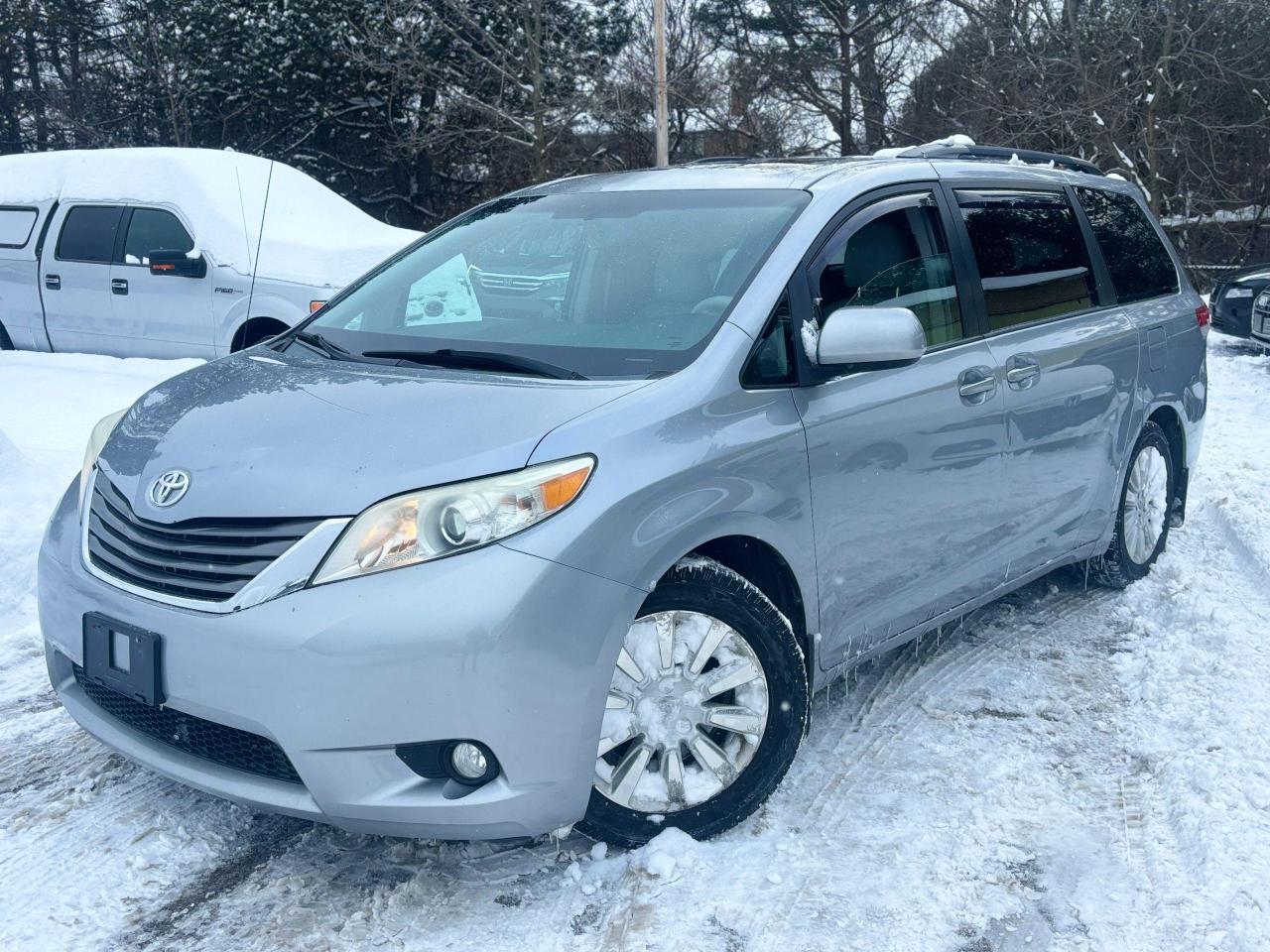 Used 2012 Toyota Sienna XLE,LEATHER,SUNROOF,NO ACCIDENT,CERTIFIED for sale in Richmond Hill, ON